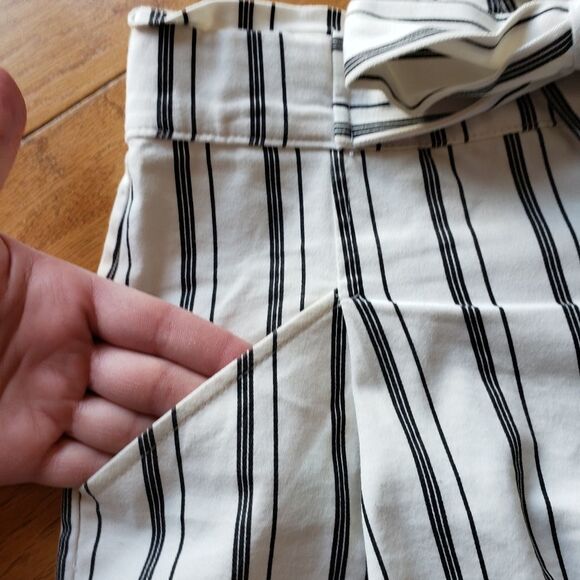 🔺️Zara Ivory Striped Belted Paperbag Shorts Small - Picture 4 of 10